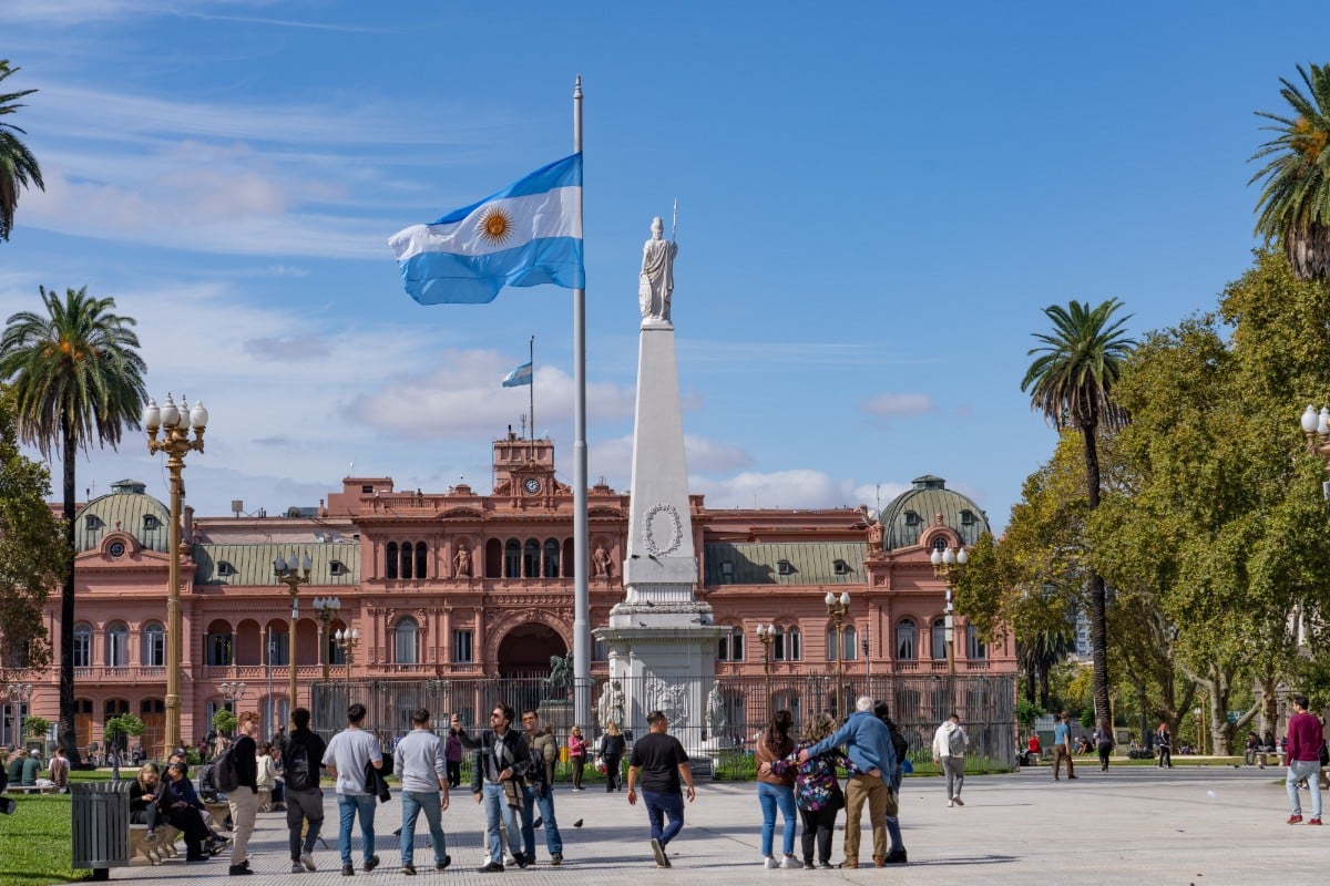 Milei prohíbe simbología o referencias de «propaganda política» en edificios públicos
