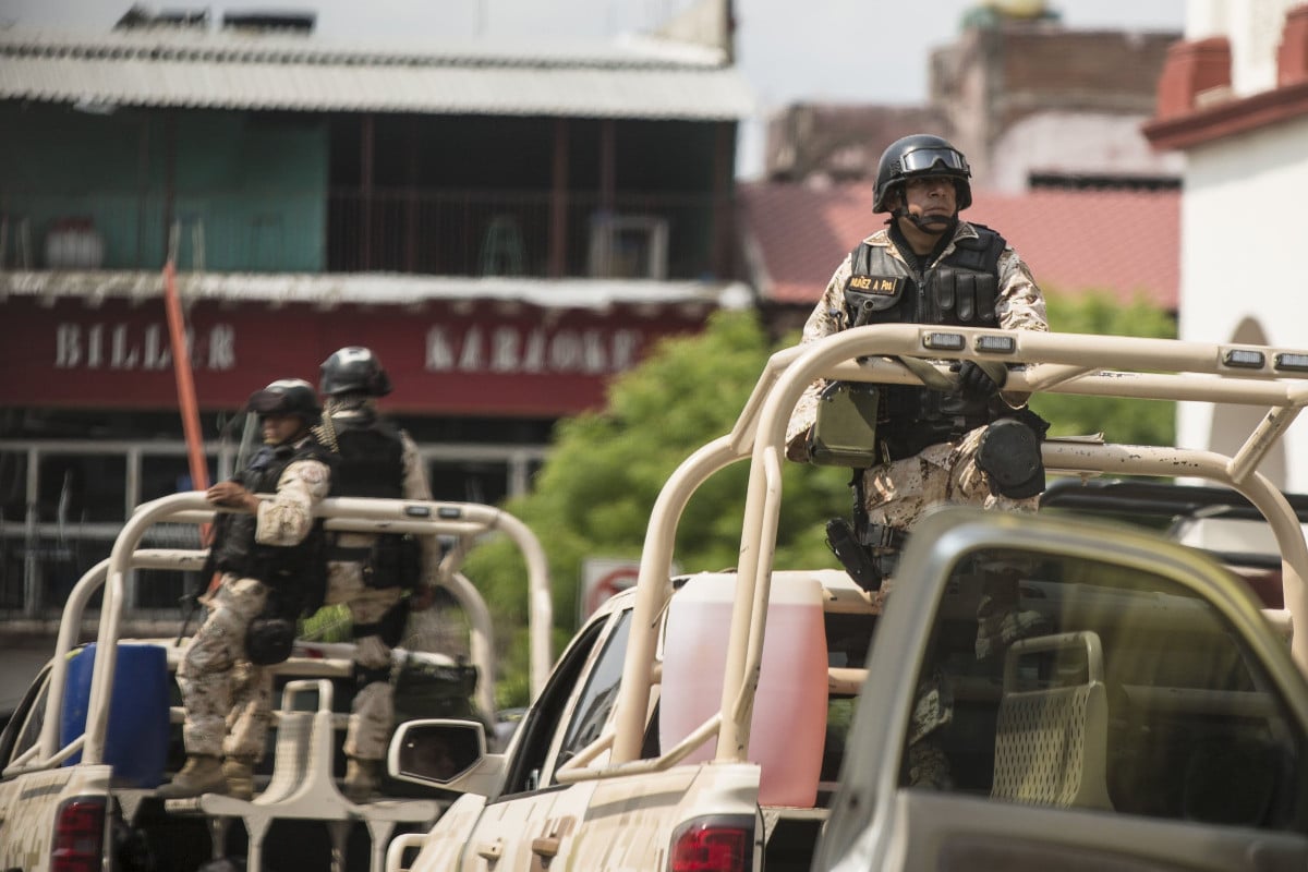 Al menos dos militares muertos tras un atentado con explosivos colocados por narcotraficantes en Michoacán (México)