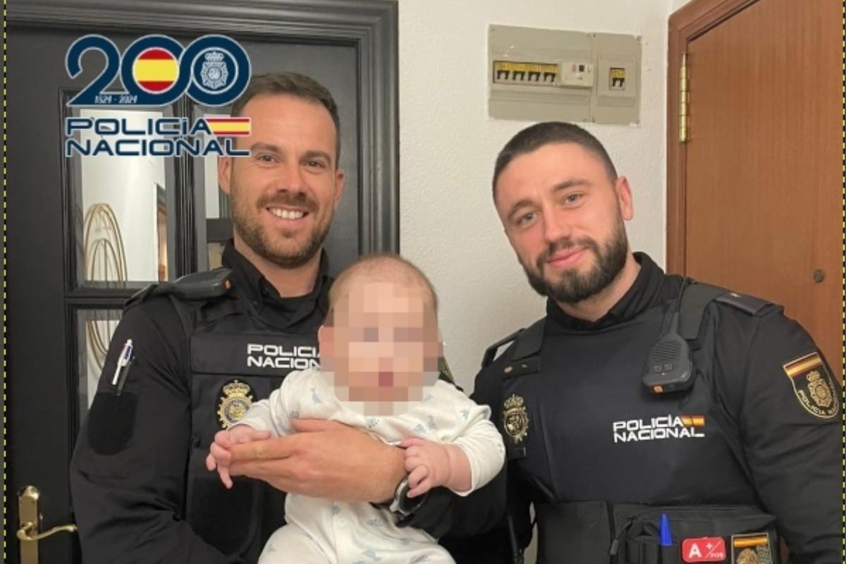 Dos policías salvan en Alicante a un bebé de seis meses que no podía respirar