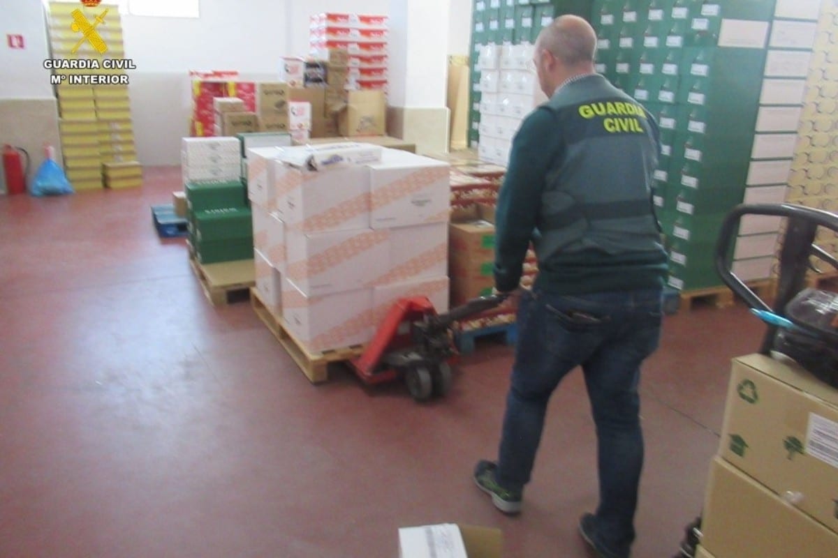 Tres detenidos por estafar más de 36.000 euros a empresas de turrones y dulces de Alicante