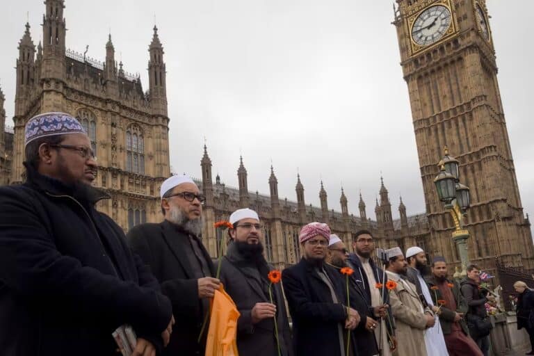 El Reino Unido afronta su desaparición cultural y demográfica: los británicos blancos serán minoría en 2063 y el islam crecerá de forma imparable