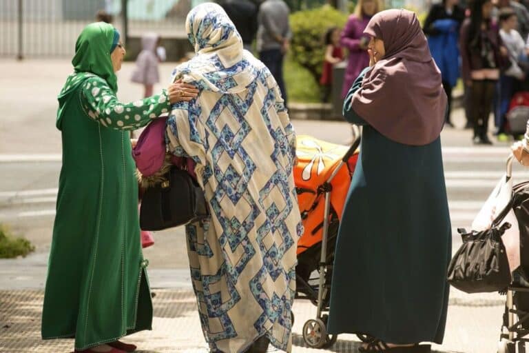Infiltración en el tejido social y administrativo de Francia: la estrategia silenciosa de los Hermanos Musulmanes para imponer la sharía en Francia