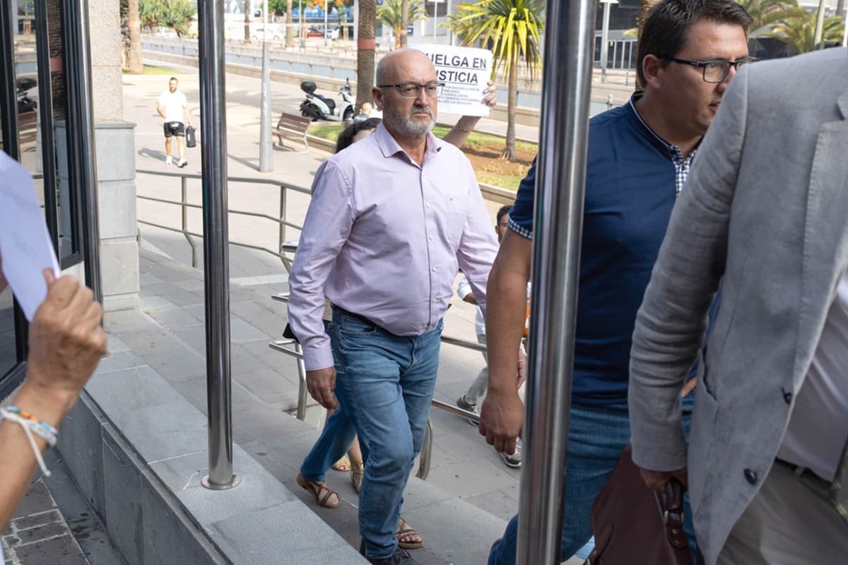 La jueza sitúa a Tito Berni a la «cabeza» de la trama corrupta en Canarias que llegó a operar desde el Congreso