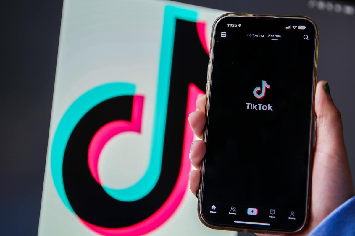Trump firma el decreto que retrasa la prohibición de TikTok en Estados Unidos por 75 días