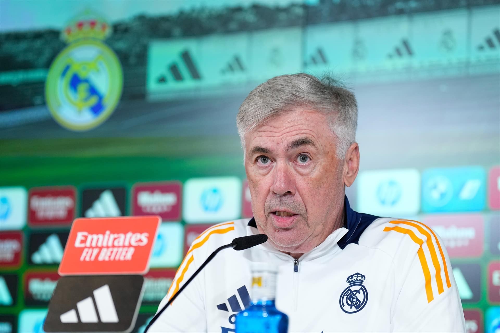 Ancelotti defiende a Vinícius tras la expulsión en Mestalla: «Es difícil ser él y aguantar todo lo que ha pasado»