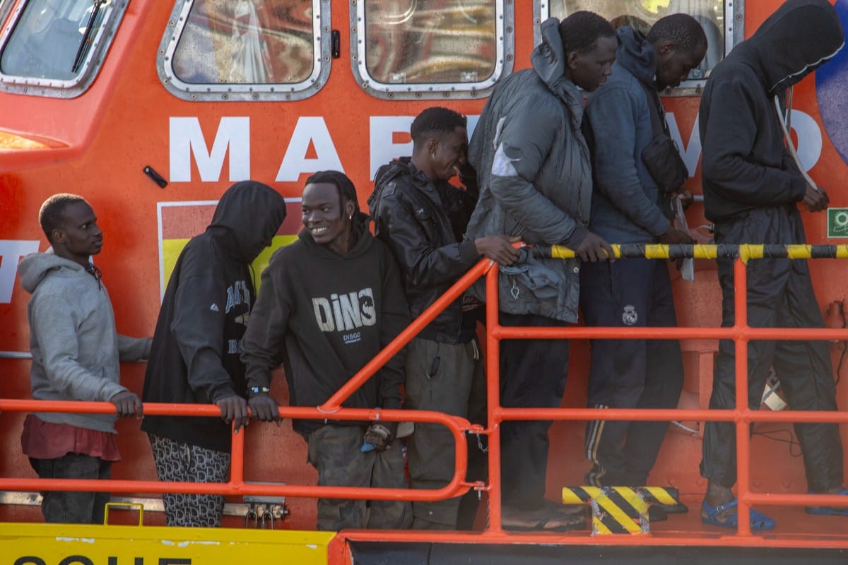 Dos cayucos con 159 inmigrantes ilegales a bordo llegan a Tenerife y Gran Canaria