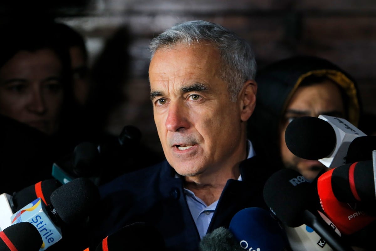 Decenas de miles de personas exigen en Bucarest la dimisión del presidente de Rumanía y la investidura de Georgescu