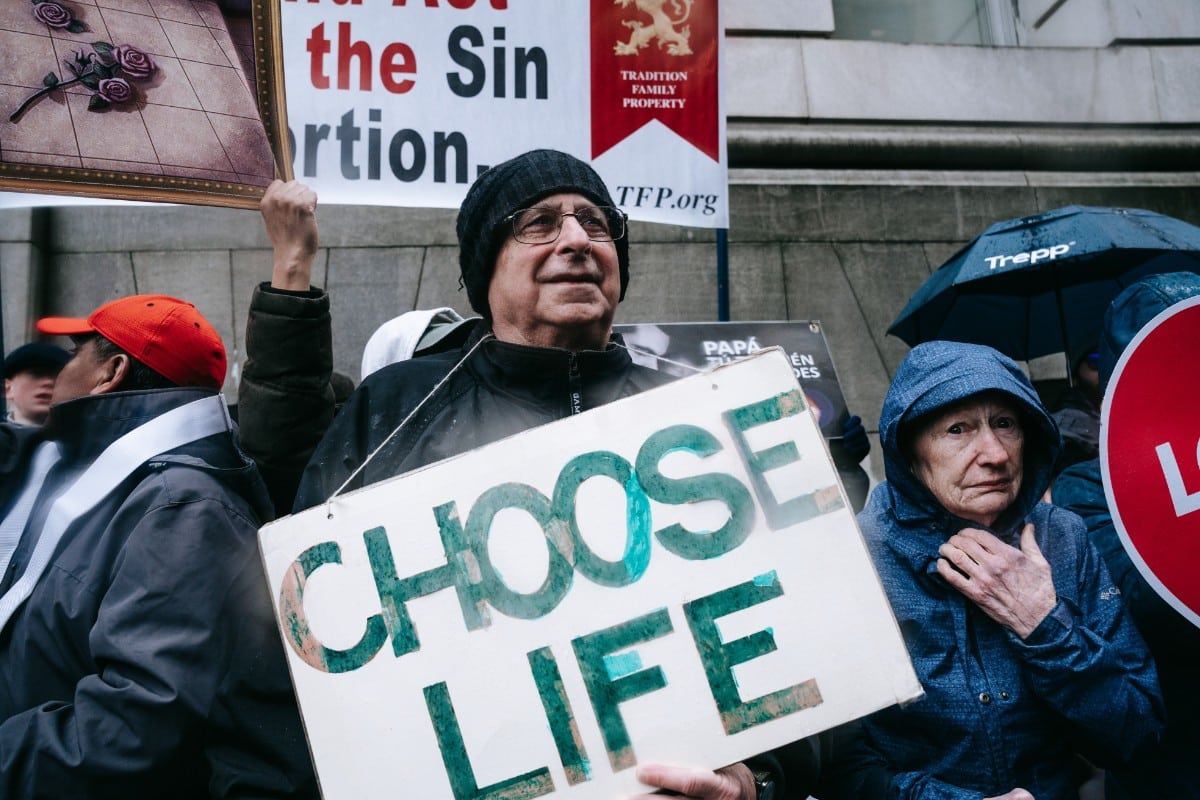Trump indulta a 23 activistas provida procesados por protestar frente a clínicas abortistas