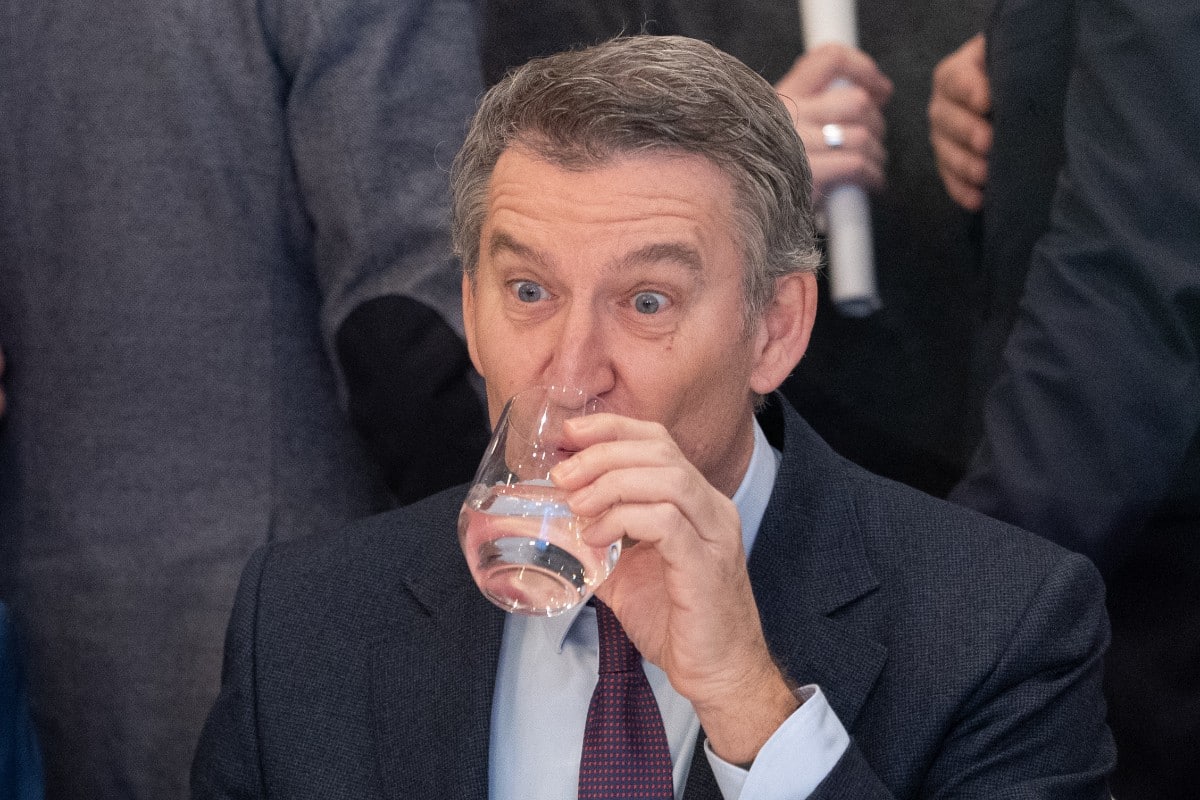 Feijoo acepta la cesión al PNV y la protección para los okupas con tal de no perder el voto pensionista