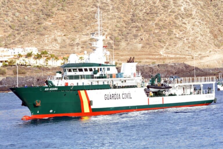 Un venezolano, entre los narcos detenidos por la Guardia Civil al oeste de Canarias por transportar una embarcación con tres toneladas de cocaína