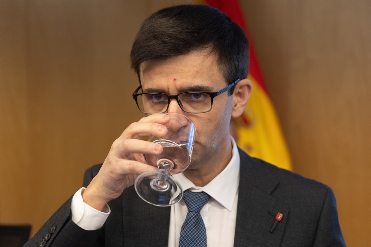 El Gobierno aprueba una partida extra de casi 30 millones a RTVE para «viajes y hoteles de su personal» pese a las pérdidas de la corporación