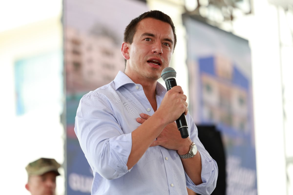 Izquierdistas e indigenistas atacan un convoy humanitario liderado por el presidente de Ecuador y secuestran a 17 militares