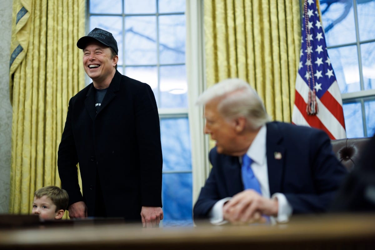 Trump y Musk estudian repartir cheques a los estadounidenses con parte de lo ahorrado por el DOGE