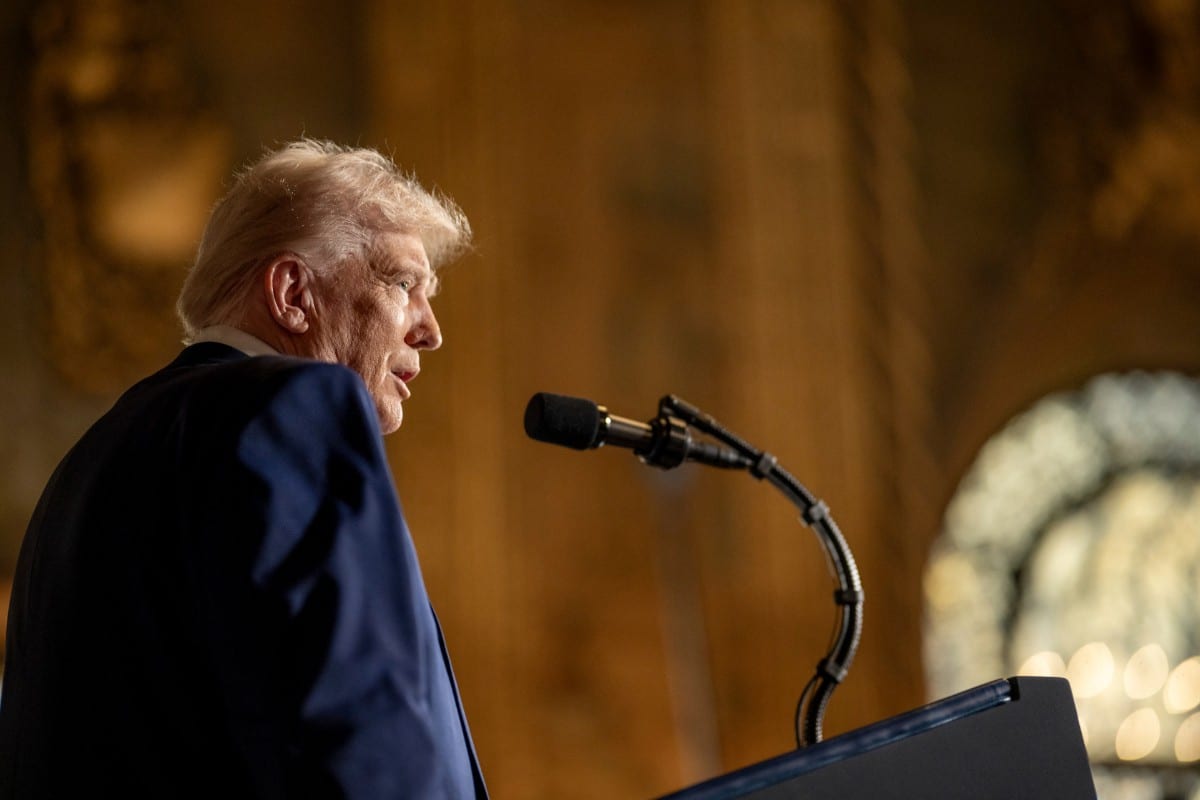 Trump prohíbe a los organismos públicos conceder prestaciones a extranjeros en situación irregular