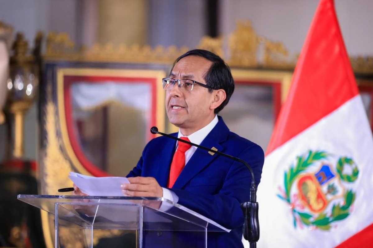 La Fiscalía de Perú confirma la restricción de salida del país al portavoz presidencial de Boluarte, investigado por corrupción