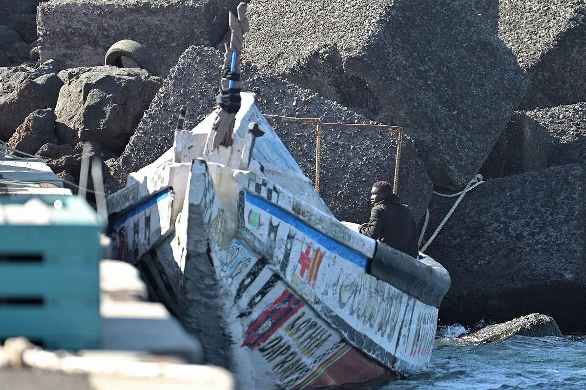Un inmigrante ilegal arranca a un bebé de los brazos de su madre y lo arroja al mar de un cayuco que se dirigía a Canarias
