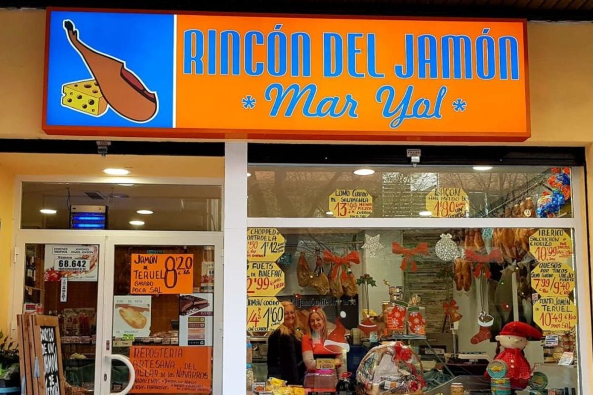 Dos marroquíes roban mil euros de una charcutería de La Almozara (Zaragoza) pero no se llevan nada de jamón