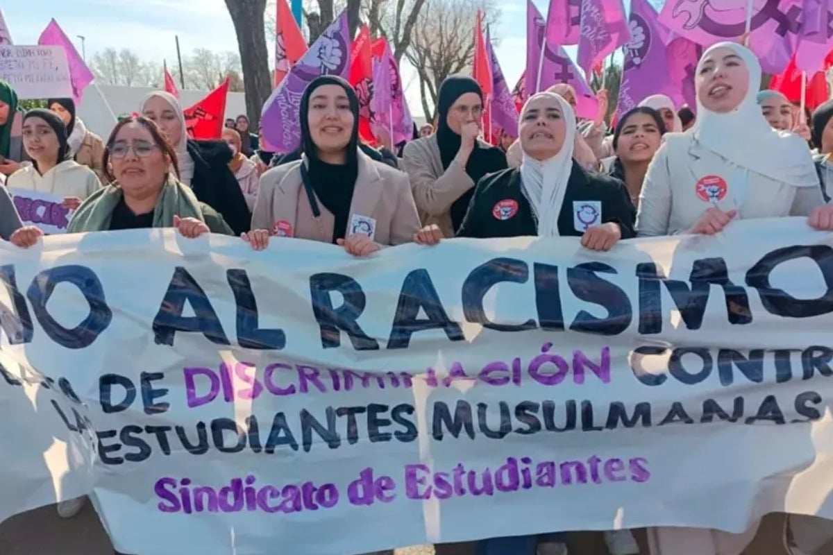 El sindicato que se manifestó a favor del hijab y pidió prohibir la religión católica ha recibido más de 440.000 euros del Gobierno