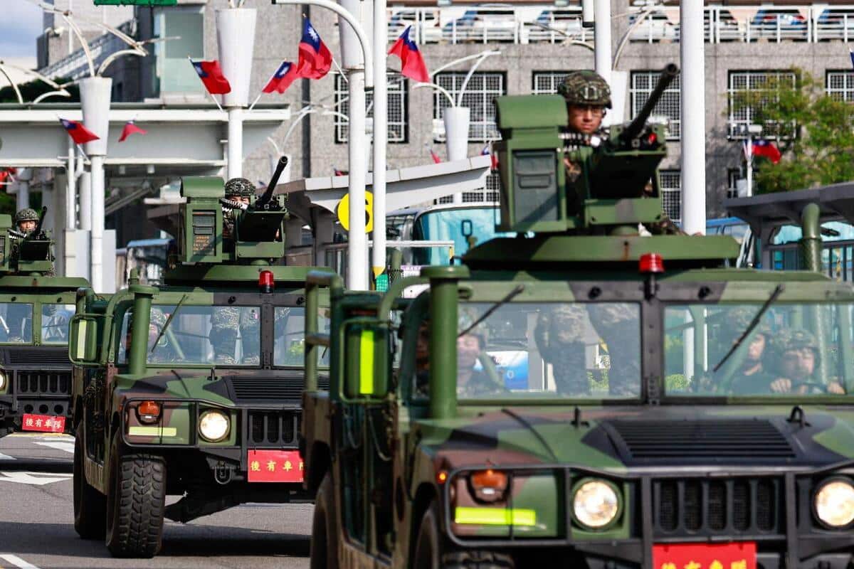 China amenaza con intensificar su acoso militar sobre Taiwán mientras despliega aviones de combate alrededor de la isla