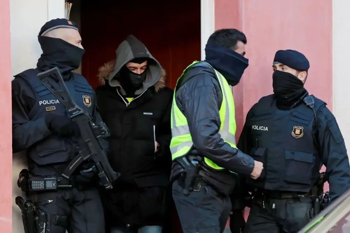Seis de los diez yihadistas detenidos en Barcelona quedan en libertad pese a planear decapitaciones de críticos con el islam y tener una lista de objetivos