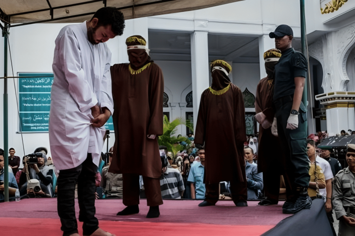 Musulmanes castigan con 165 latigazos a dos hombres por ser homosexuales en vísperas del Ramadán