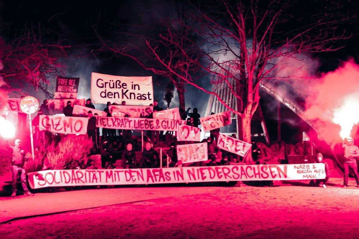 Una ONG subvencionada por el Gobierno alemán destina a miembros de Antifa enmascarados a agredir a los votantes de AfD en sus casas