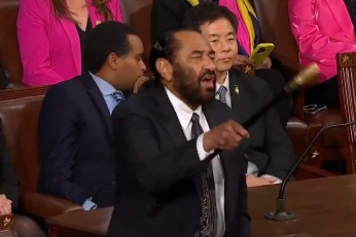 La seguridad del Congreso expulsa al congresista demócrata Al Green por intentar sabotear el discurso de Trump