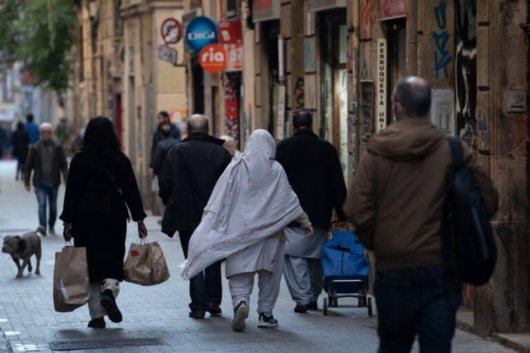 Un 40% de los catalanes rechaza que sus hijos tengan una relación amorosa con personas magrebíes
