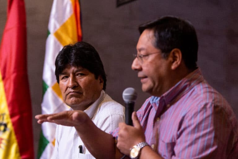 Luis Arce intensifica su pugna con Evo Morales y lo culpa de la escasez de dólares y combustible en Bolivia