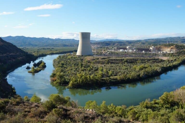 Empresas del sector nuclear firman un manifiesto para aumentar la vida útil de las centrales: «Están preparadas para operar hasta 80 años»