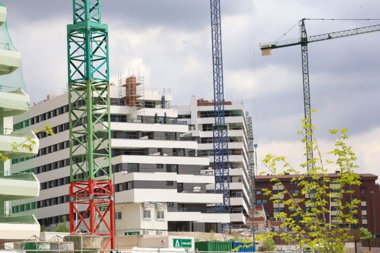 La firma de hipotecas sobre viviendas sube un 11% en enero y el interés medio se modera al 3,08%