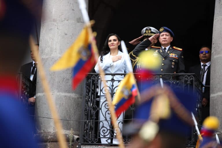 Verónica Abad vuelve a asumir como vicepresidente de Ecuador