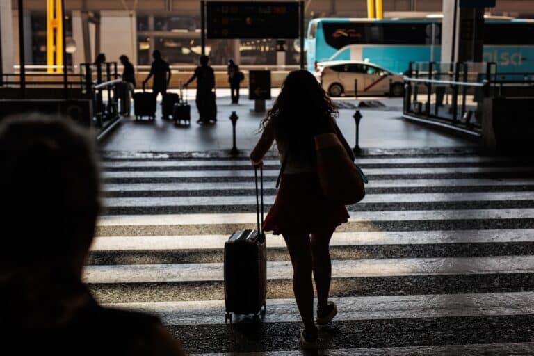 El número de españoles residentes en el extranjero superó los tres millones en 2024
