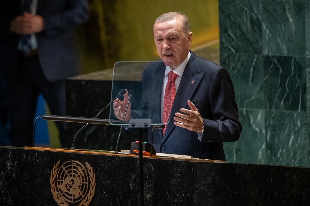 La detención del principal rival político de Erdogan desata el caos en el mercado y hunde la lira turca