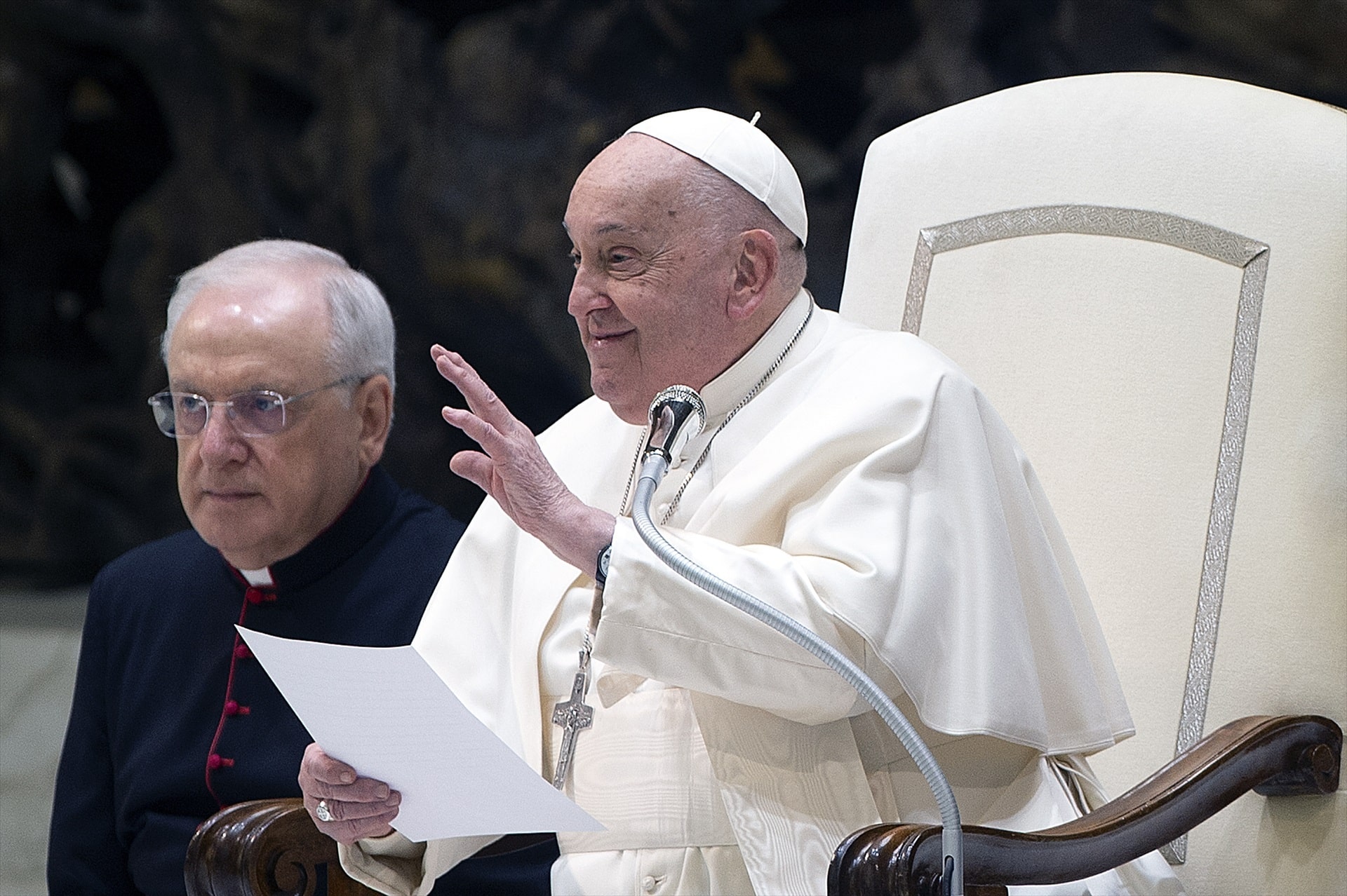 El Papa se mantiene estable y reanudará esta noche la ventilación mecánica no invasiva tras superar las dos crisis respiratorias