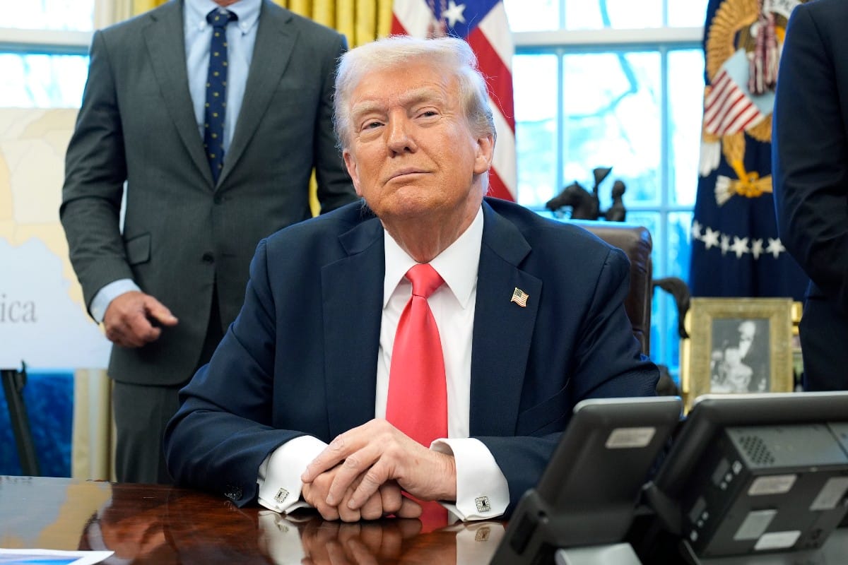 Trump ordena cerrar los medios públicos de EEUU que operan en el extranjero