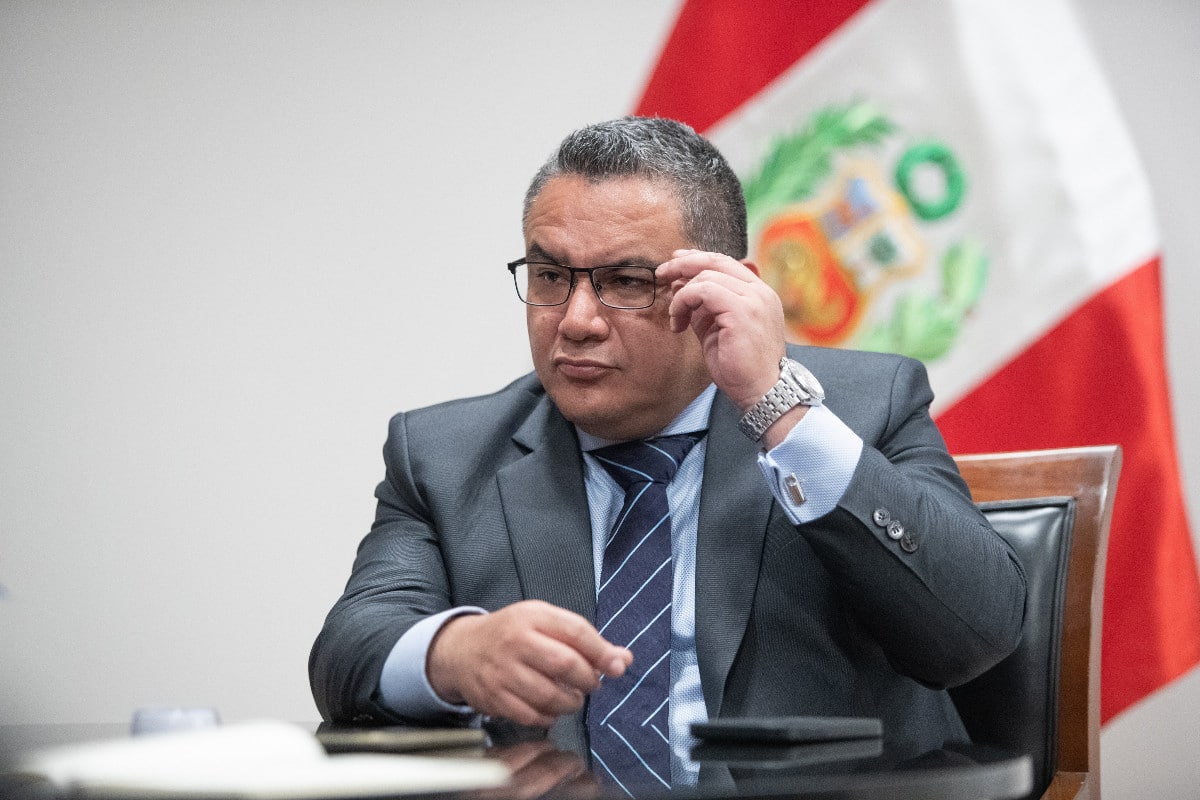 La Fiscalía de Perú registra la casa del ministro del interior, señalado por supuesto abuso de poder