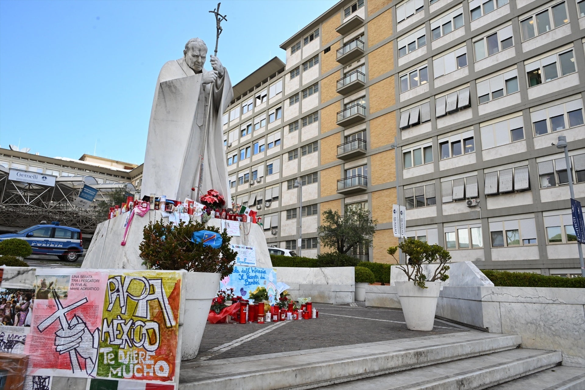 El Papa ha pasado una noche «tranquila» y está descansado en su tercera semana ingresado en el Hospital Gemelli de Roma