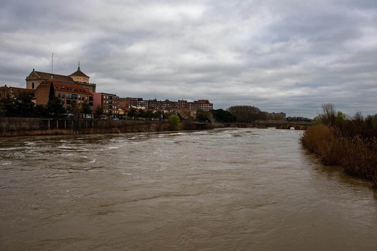 La afluencia del río Tajo a su paso por Talavera derrumba parte del puente romano