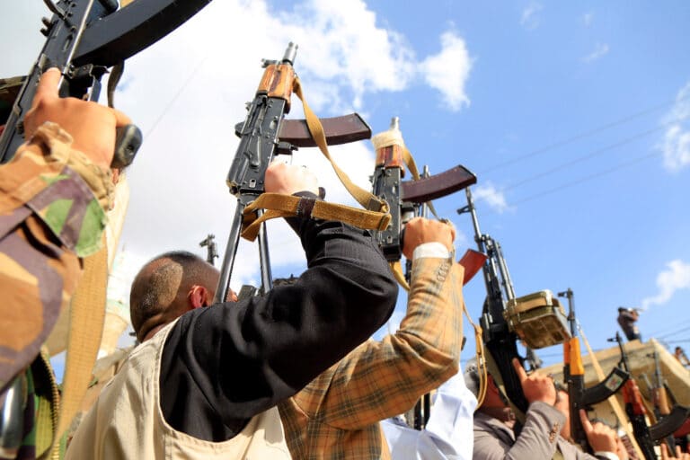 Estados Unidos despliega una nueva ofensiva contra los rebeldes hutíes en Yemen