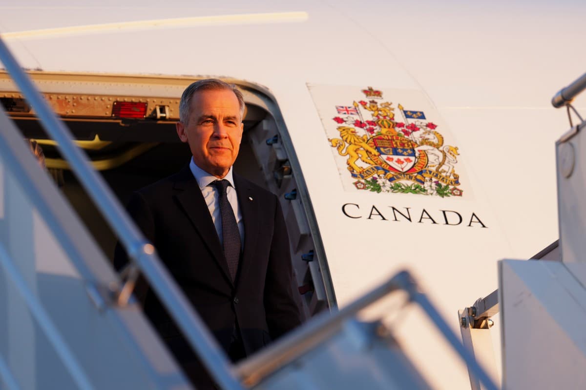 El nuevo primer ministro de Canadá se reúne este lunes con el presidente francés en su primer viaje oficial al extranjero