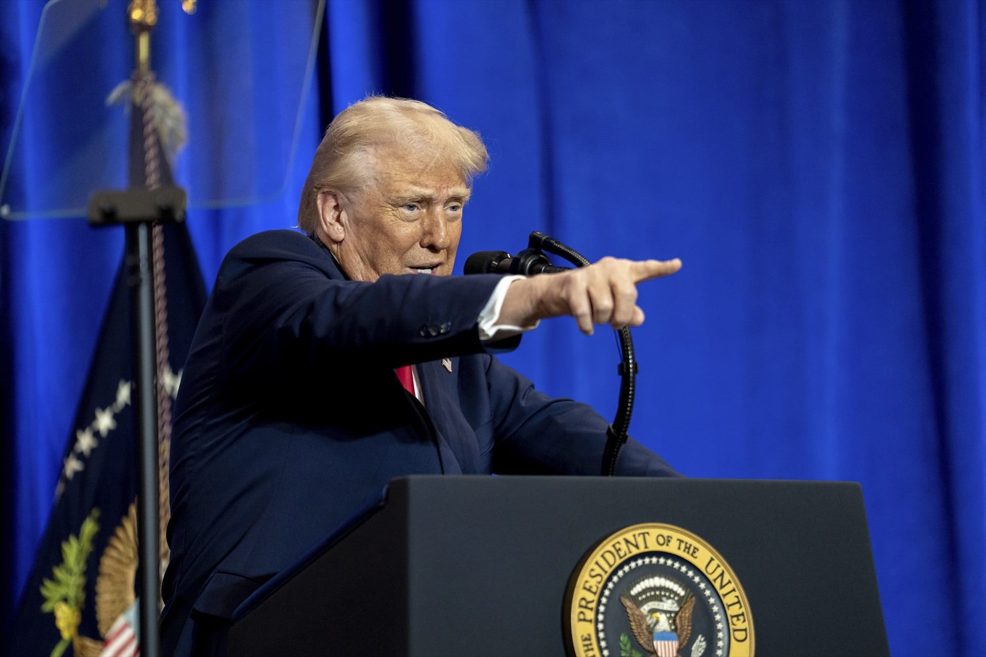 Donald Trump prohíbe a la Reserva Federal «crear, emitir o promover» una moneda digital proveniente de un Banco Central