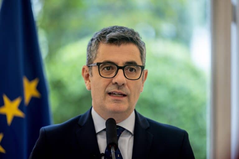 Bolaños gasta más de 400.000 euros en mantener el sistema que usa el Gobierno para grabar lo que sale en televisión en plena ofensiva para controlar Prisa