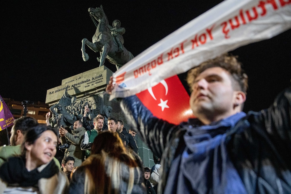 El alcalde de Estambul rechaza todas las acusaciones a la espera de conocer si es arrestado formalmente