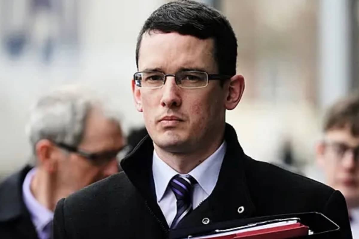 Las instituciones irlandesas congelan la cuenta bancaria de un profesor que se negó a impartir ideología trans