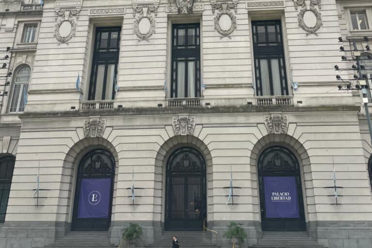 Milei rebautiza el ‘Centro Cultural Kirchner’ de Buenos Aires con el nombre de ‘Palacio Libertad’