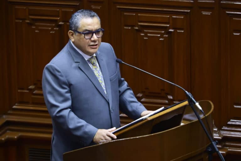 El Congreso de Perú aprueba censurar al ministro del Interior, cuestionado por su ineficacia para combatir la delincuencia