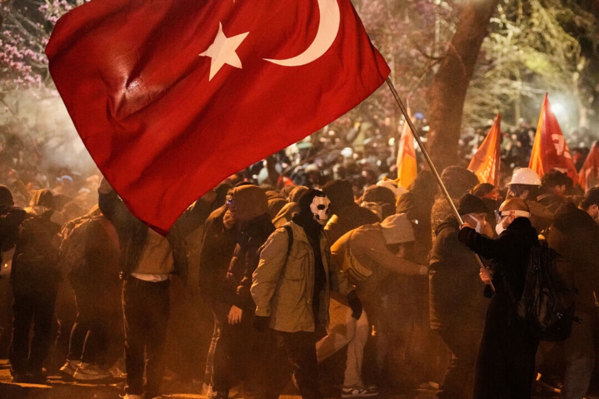 Al menos 97 detenidos en Turquía en medio de protestas para exigir la dimisión de Erdogan