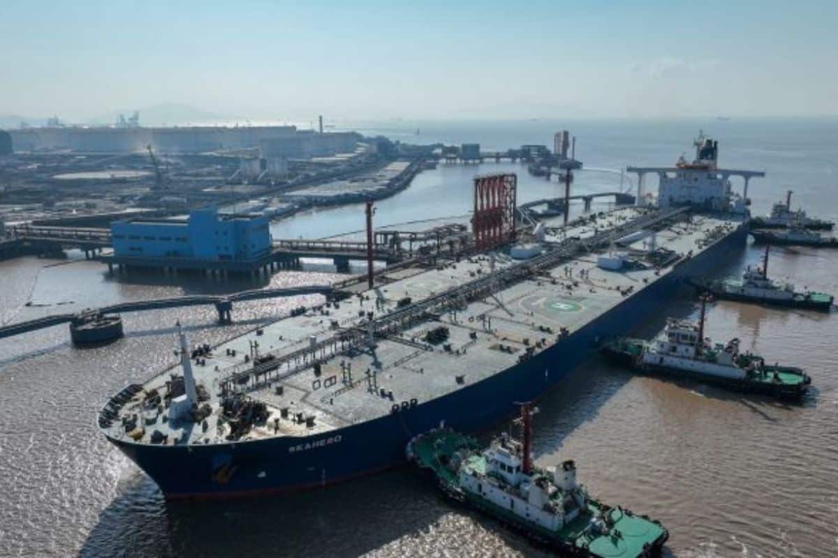 Trump asesta otro duro golpe a Maduro: ordena a la petrolera que más asfalto compraba en Venezuela que abandone el país