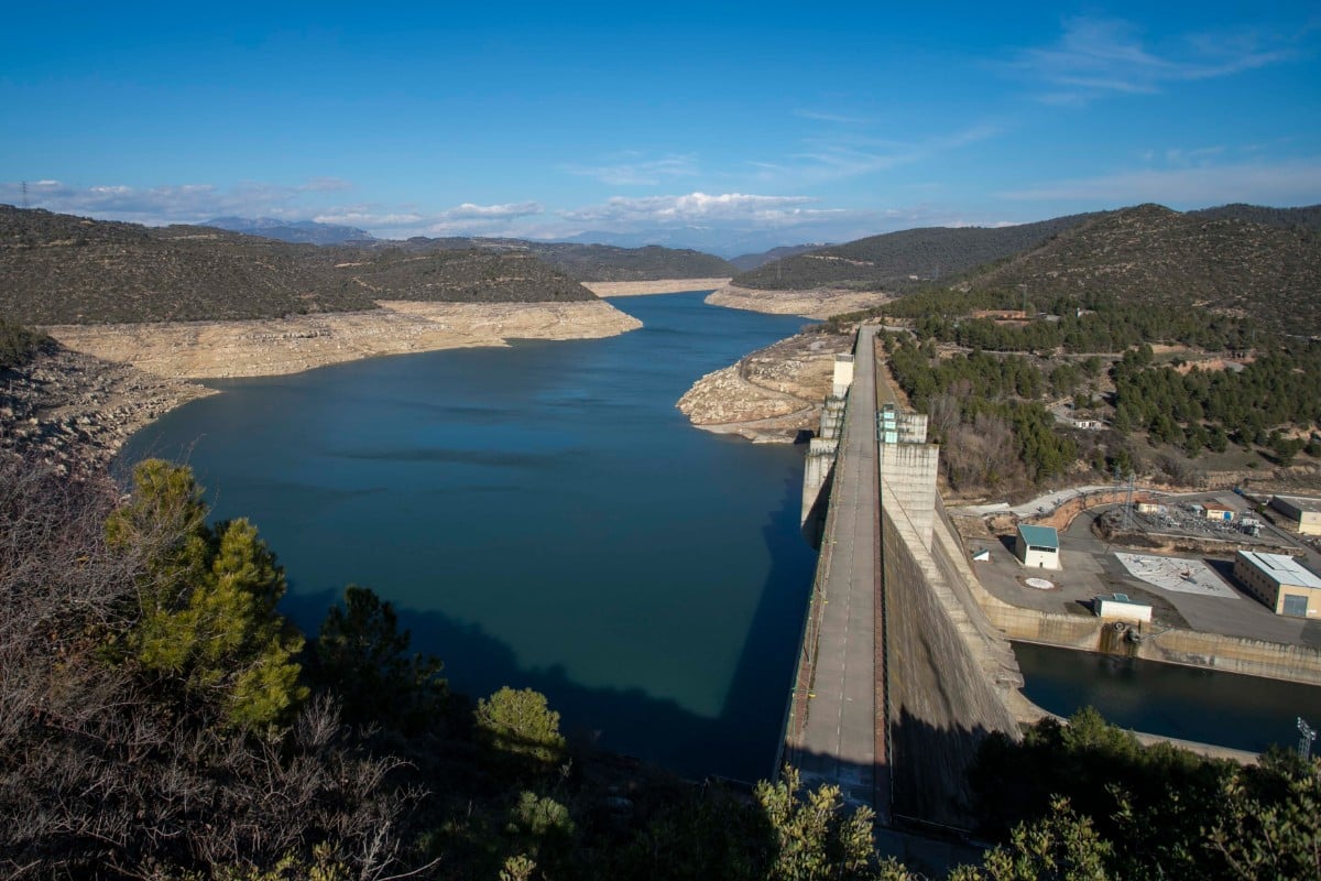 Las lluvias llenan el pantano de Rialb (Lérida): «Los regantes tenemos agua para dos años»